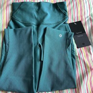 NWT-lululemon special addition base pass tight leggings. 25”, teal. Flattering